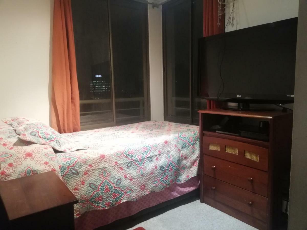 Una Habitacion Privada Con Bano Privado En Centro Historico 산티아고 외부 사진